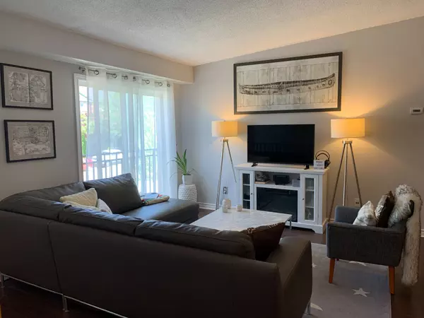 Burlington, ON L7L 6R7,1701 Lampman AVE #706
