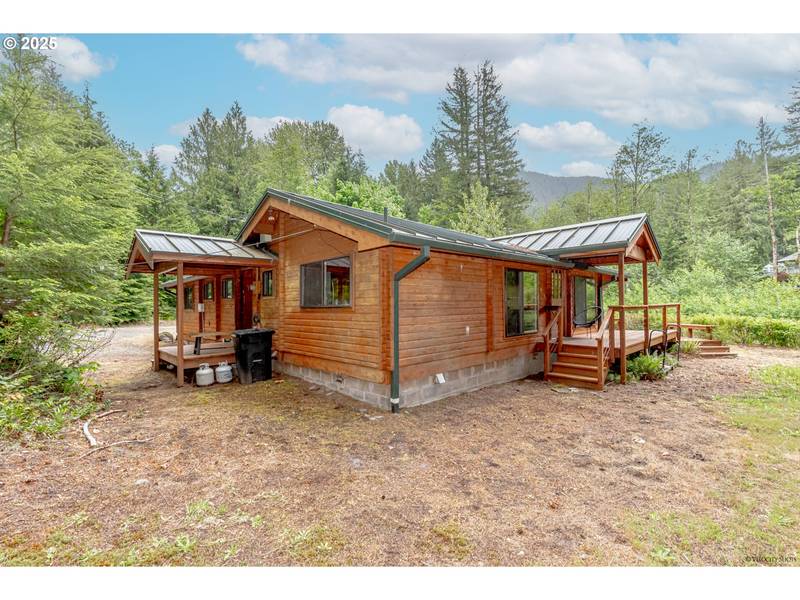 22190 E LOLO PASS RD, Rhododendron, OR 97049