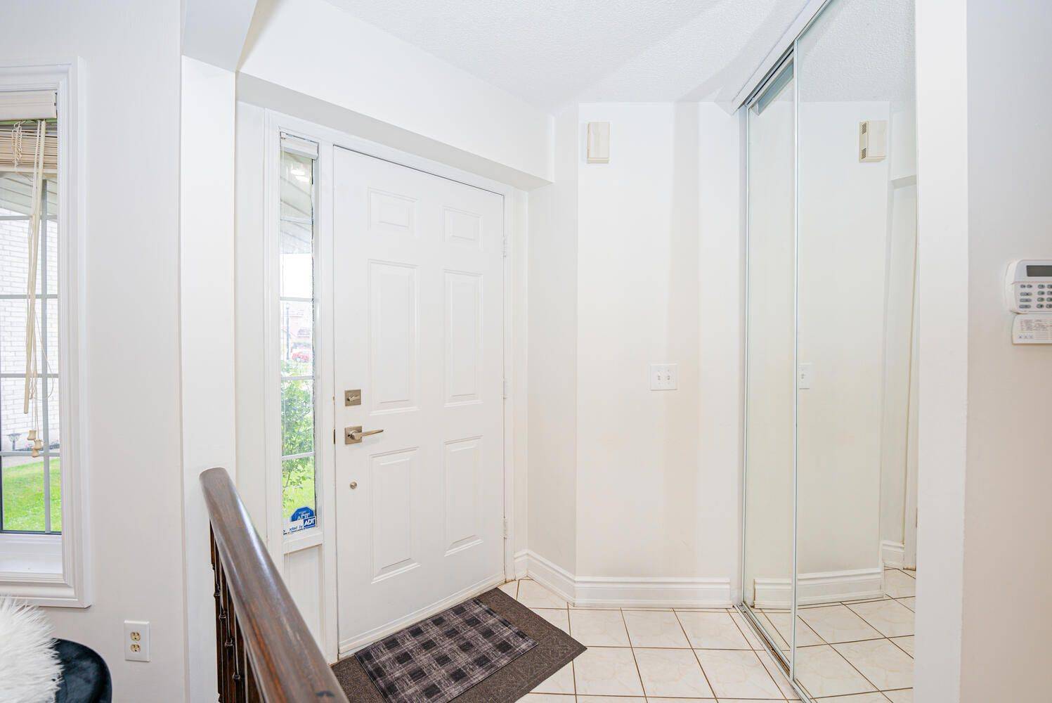 Mississauga, ON L5M 2G8,945 AppleCroft CIR