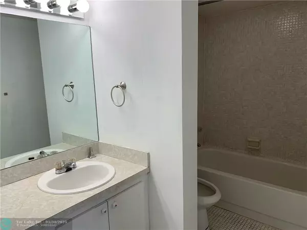 Tamarac, FL 33321,8390 Sands Point Blvd #210F