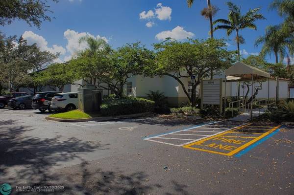 8393 W Oakland Park Blvd #8393, Sunrise, FL 33351