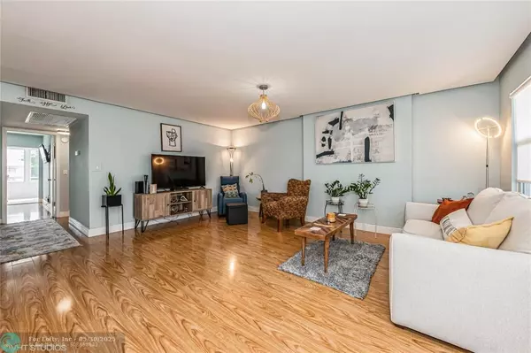 West Palm Beach, FL 33417,380 Wellington K #308