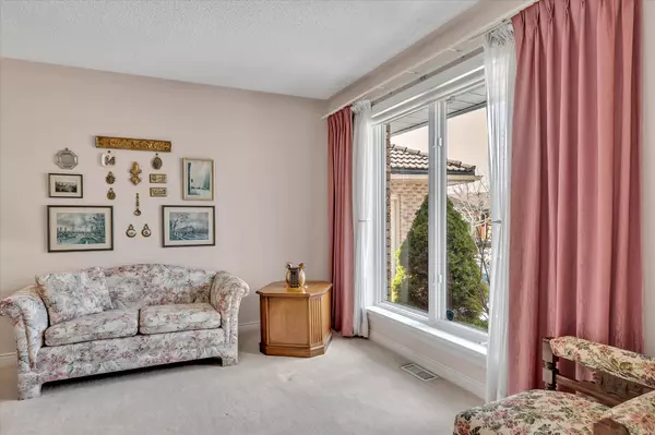 Kawartha Lakes, ON K0M 1A0,15 Hillview DR
