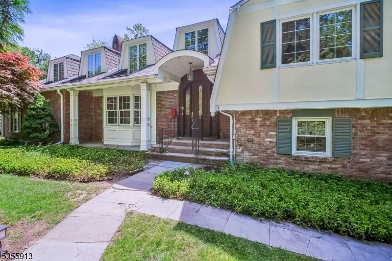 3 Blanchet Ct, Florham Park Boro, NJ 07932