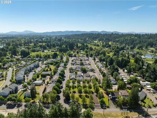Albany, OR 97321,746 NW DESERT PINE ST