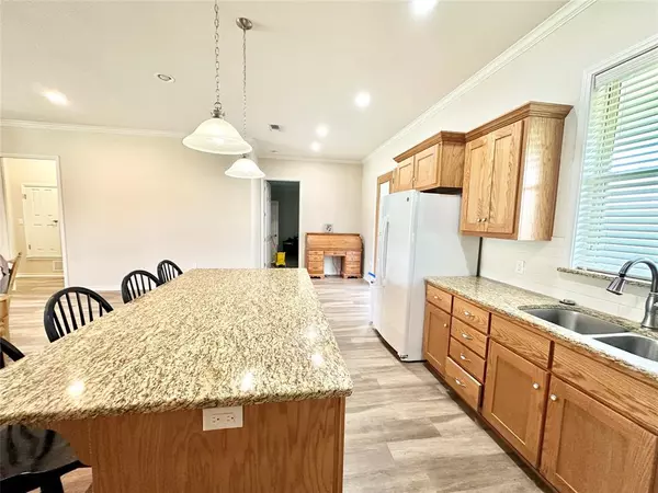 Lindsay, TX 76250,318 E 4th Street