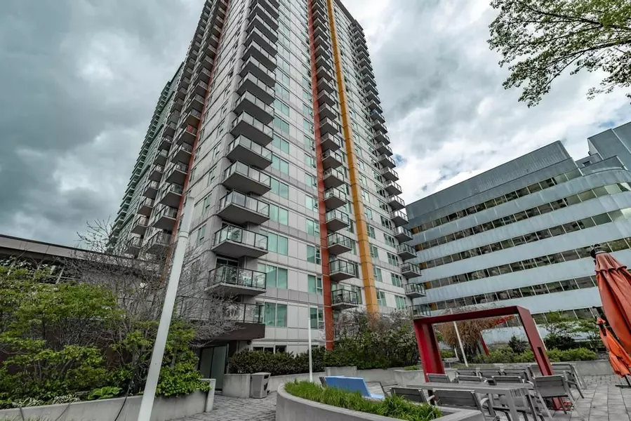 25 Town Centre CT #2909, Toronto E09, ON M1P 0B4