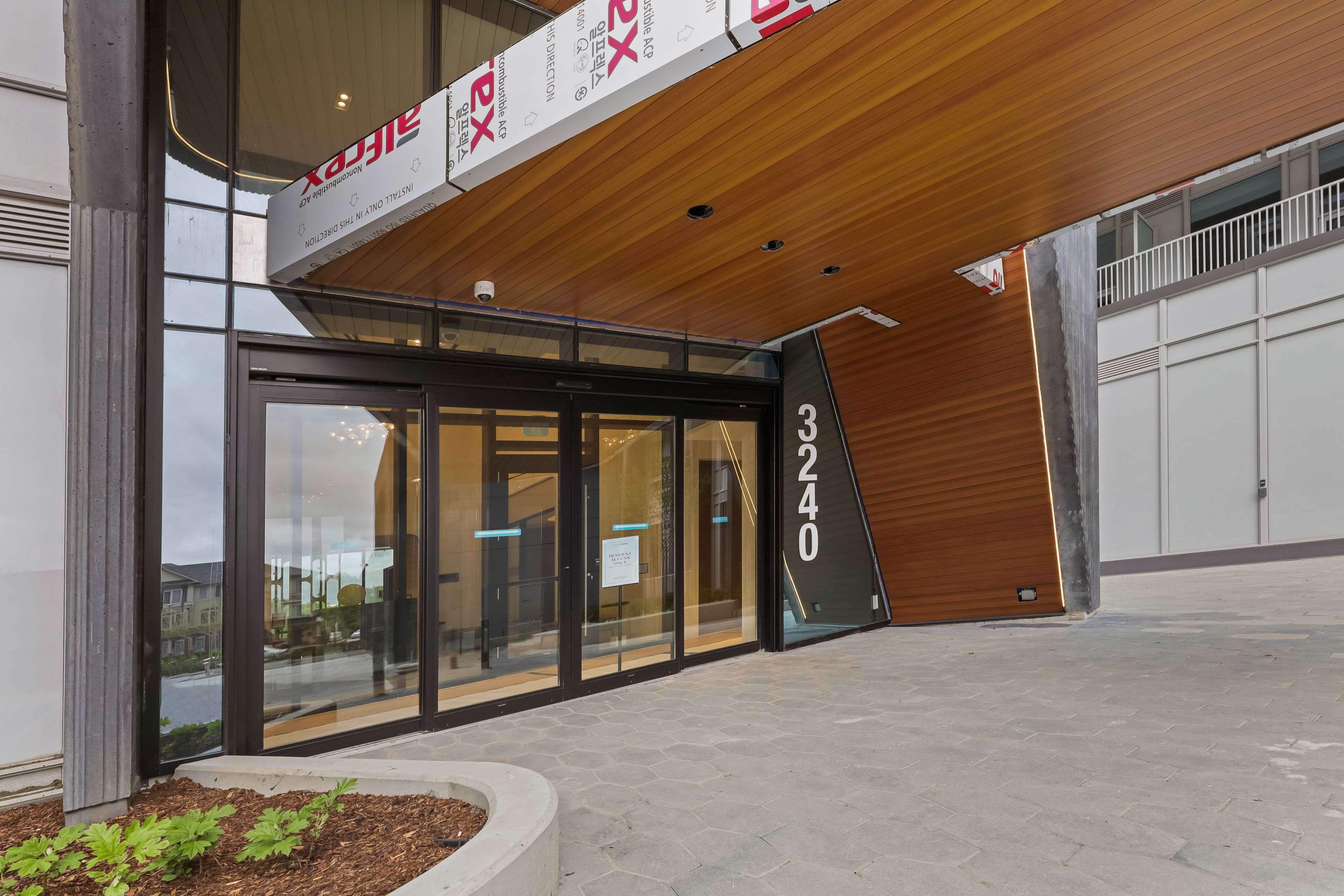 Oakville, ON L6X 0X1,3240 William Coltson AVE #205