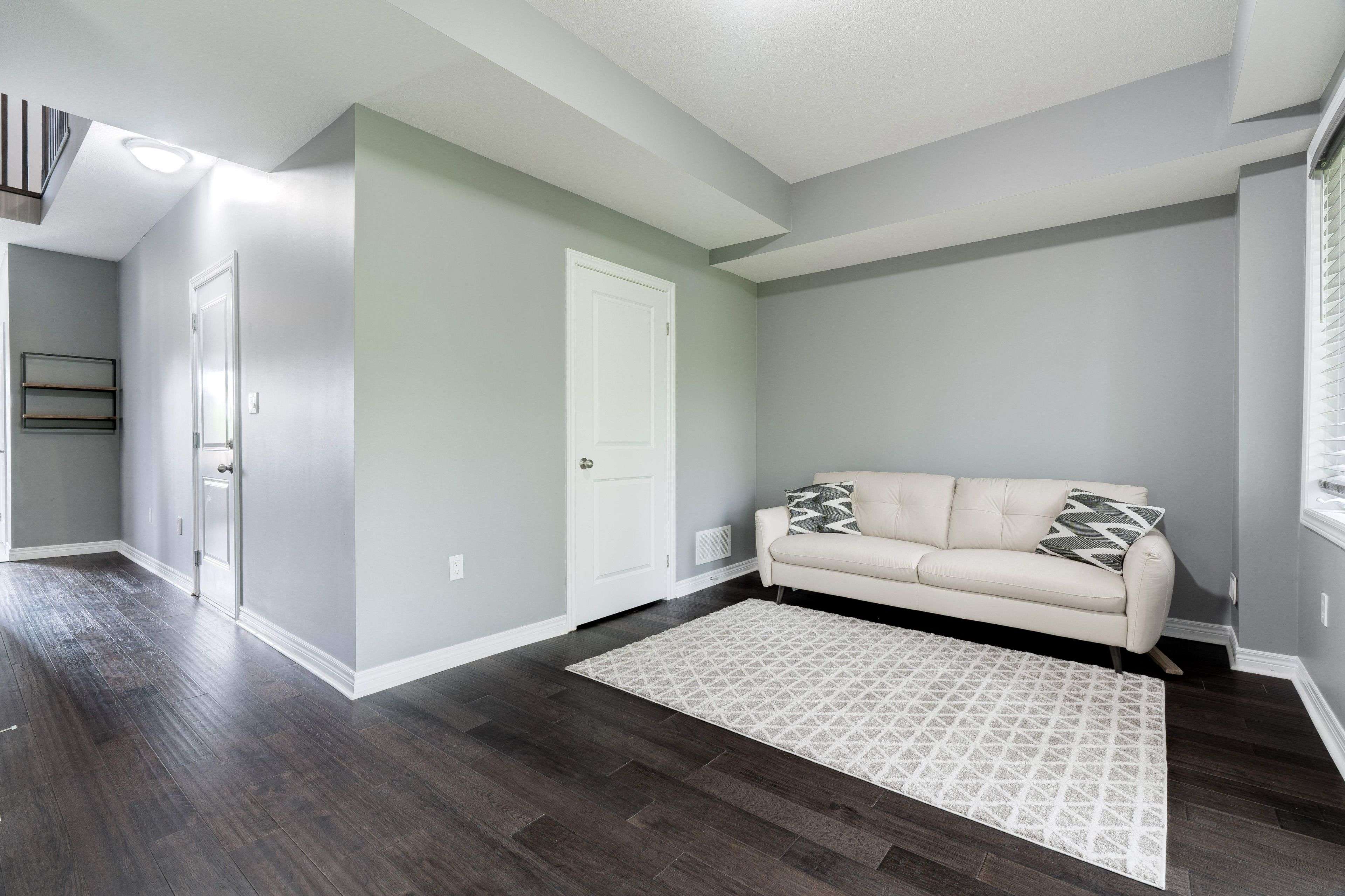 Hamilton, ON L9H 7N3,122 Dundas ST E #17
