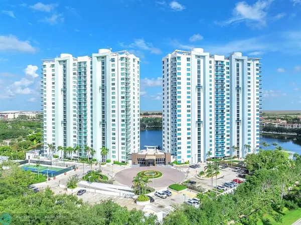 Sunrise, FL 33323,2641 N Flamingo Rd #1608N