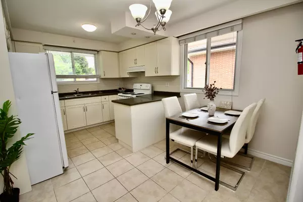Guelph, ON N1H 5X5,188 Alma ST N
