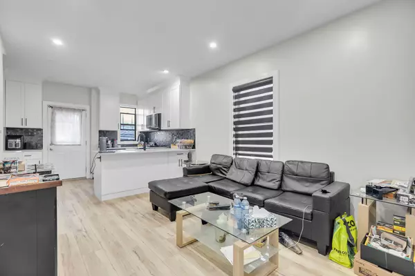 London South, ON N6C 1G4,8 Bruce ST