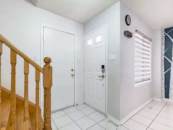 Brampton, ON L7A 1J3,32 Creekwood DR