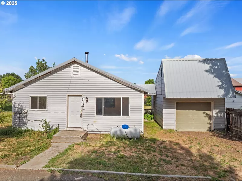 142 S PINE ST, Halfway, OR 97834
