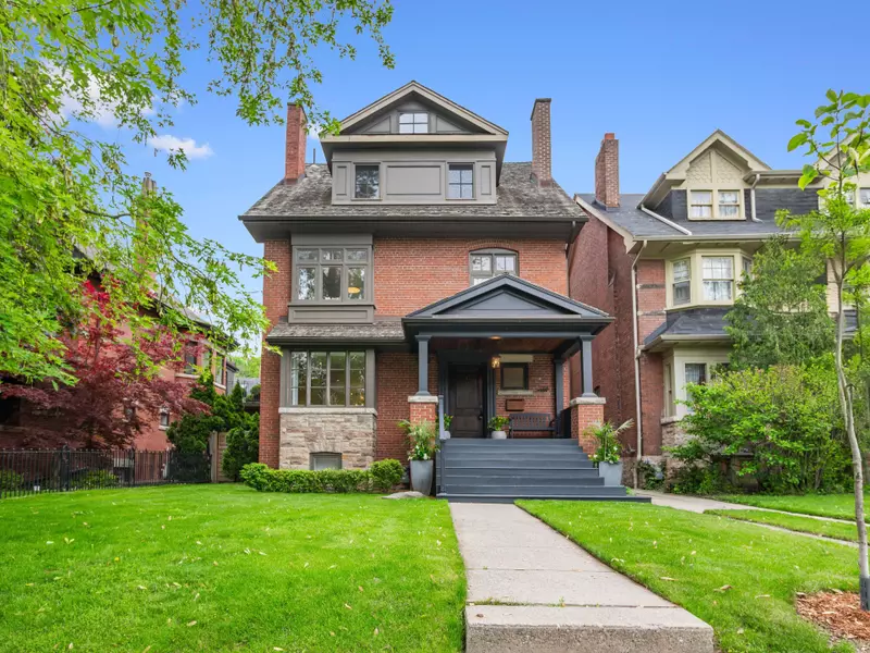 24 St Andrews GDNS, Toronto C09, ON M4W 2E1