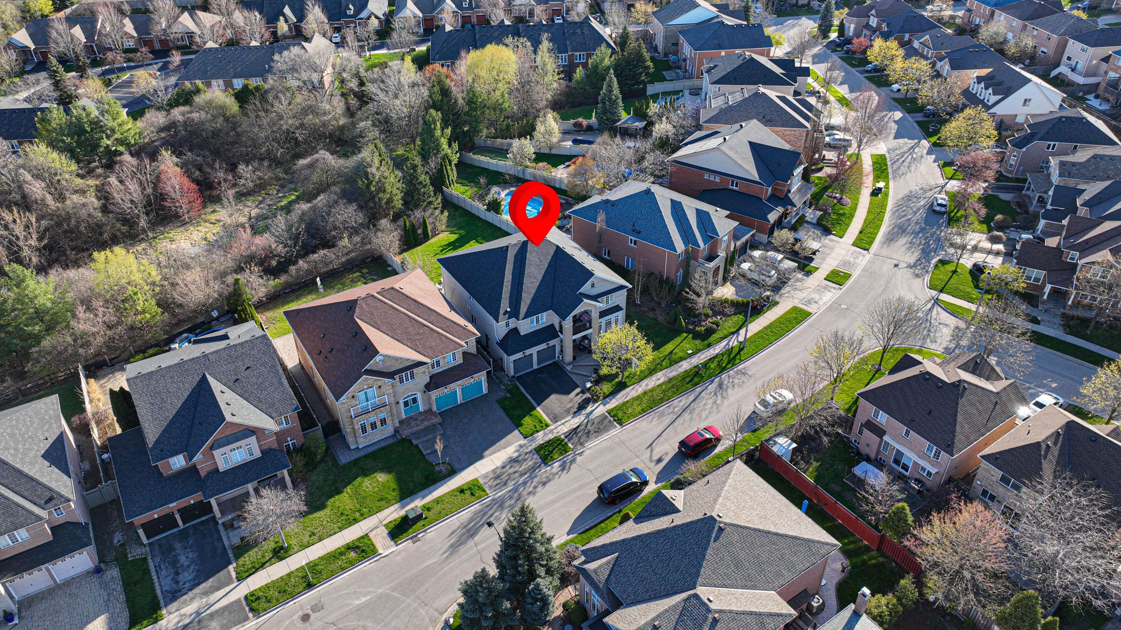 Oakville, ON L6M 4R7,2518 Hemmford DR