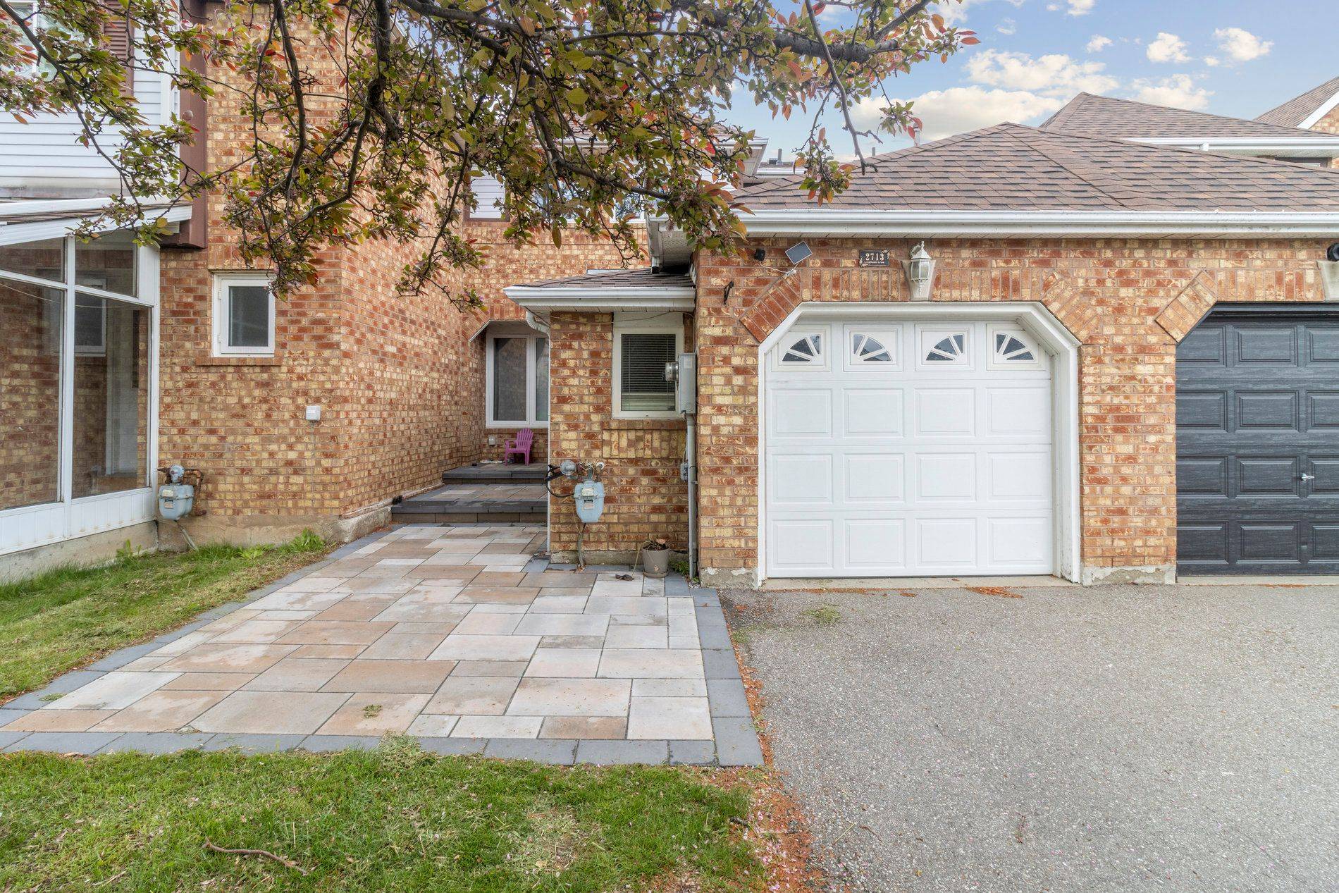 Mississauga, ON L5M 4P6,2713 Lindholm CRES