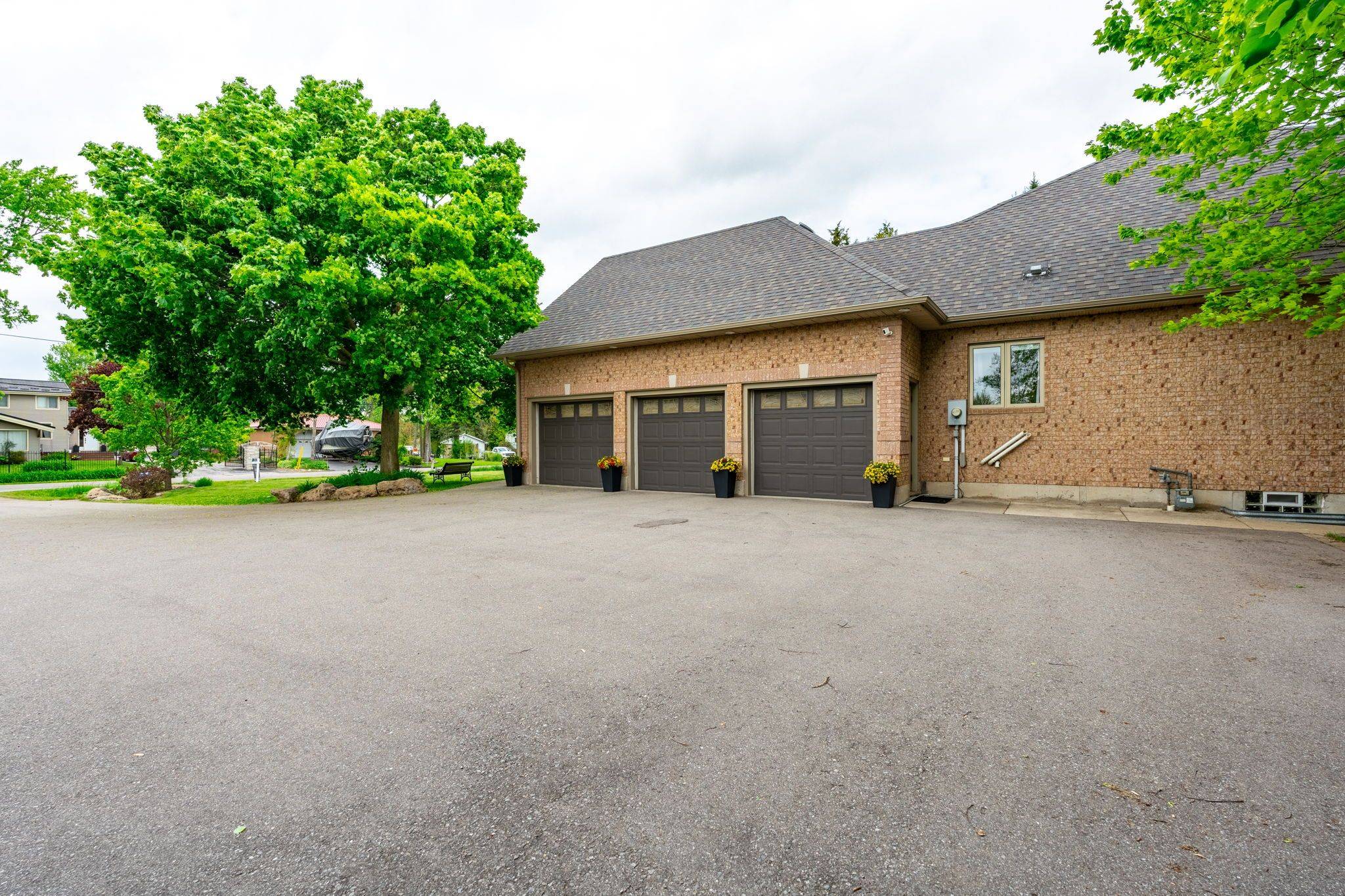 Hamilton, ON L8B 1J3,248 4th Concession RD W