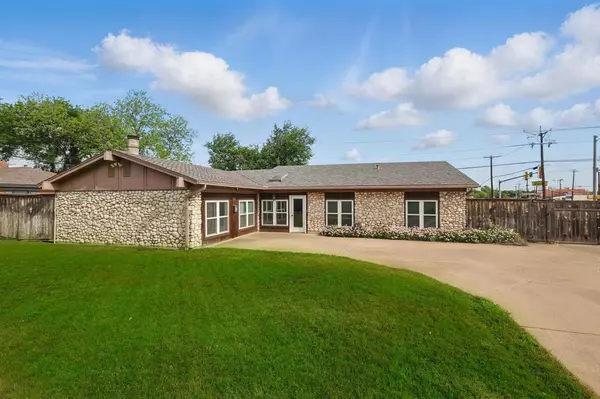 2000 Cliff Park,  Fort Worth,  TX 76134