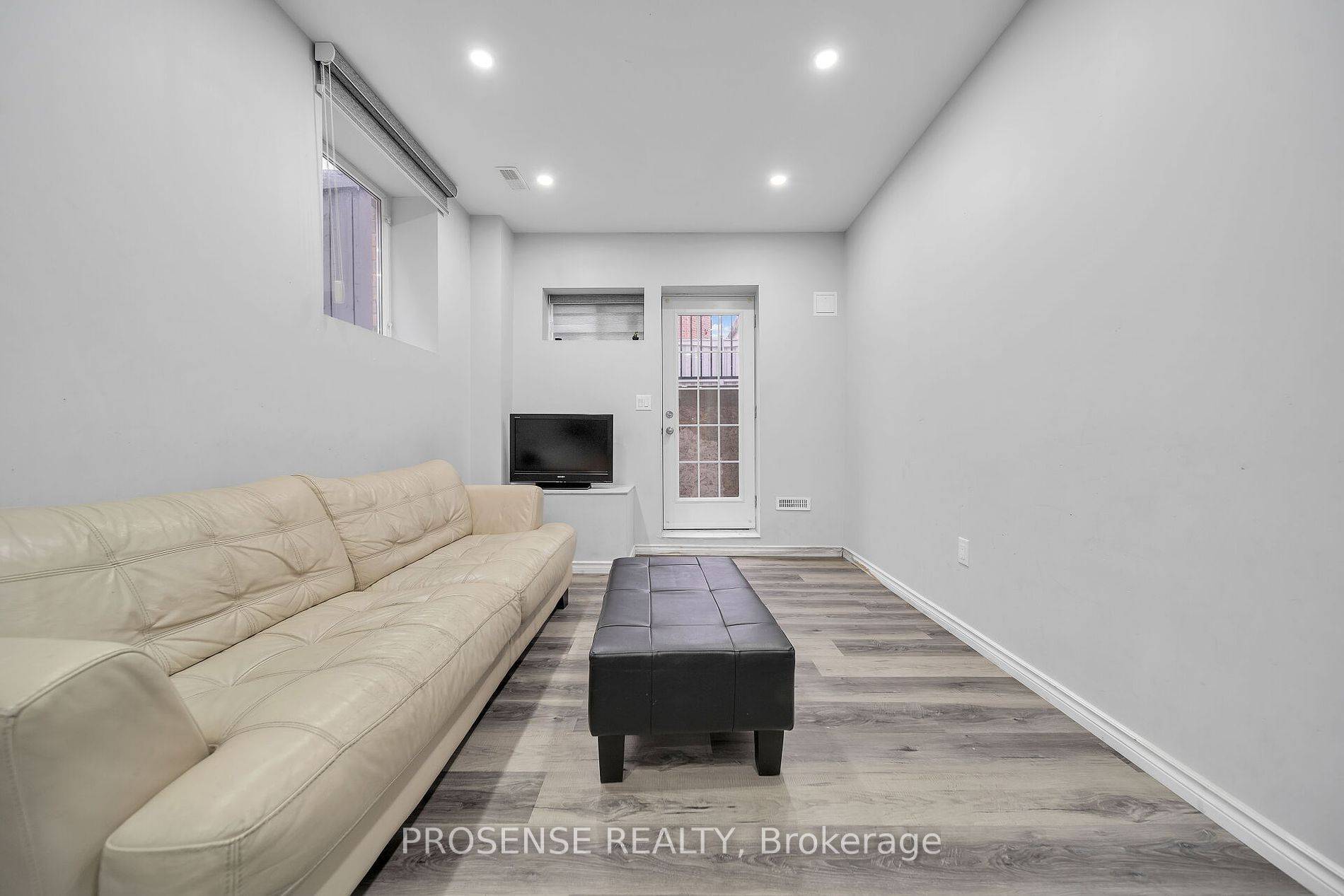 Milton, ON L9T 6Z7,277 Scott BLVD #Bsmt