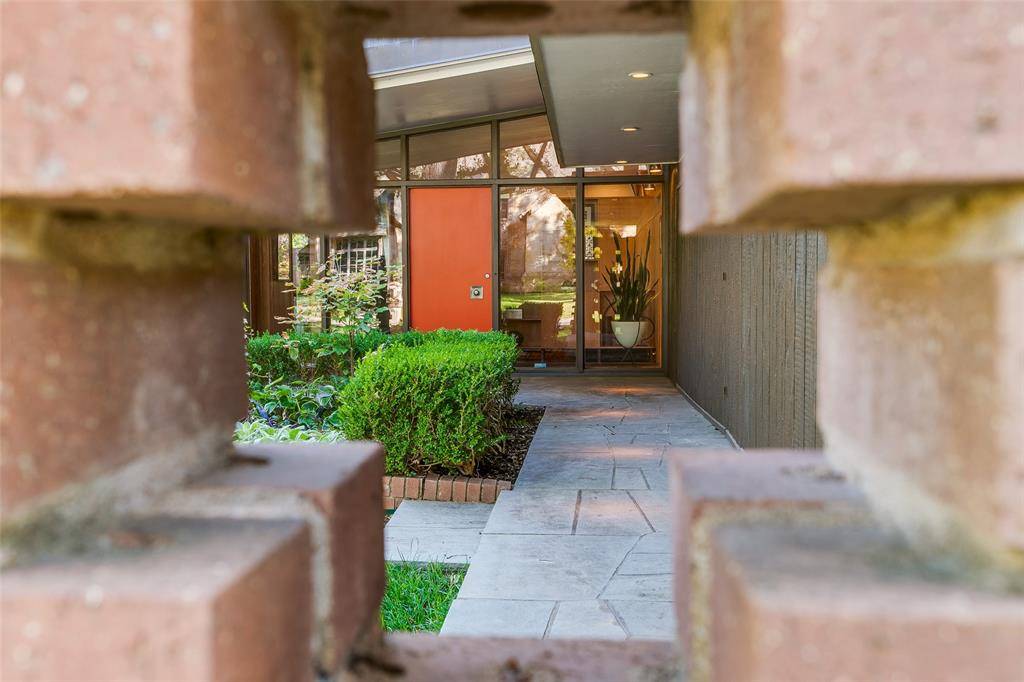 Dallas, TX 75230,5848 Colhurst Street