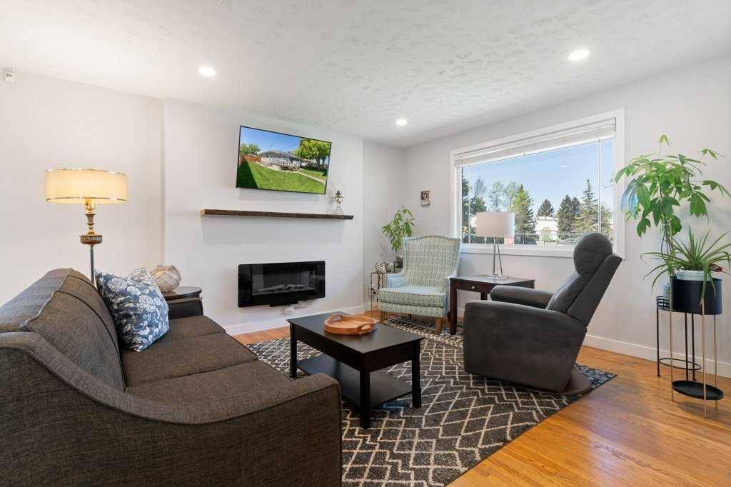 Calgary, AB T2A 1M6,322 44 ST Southeast