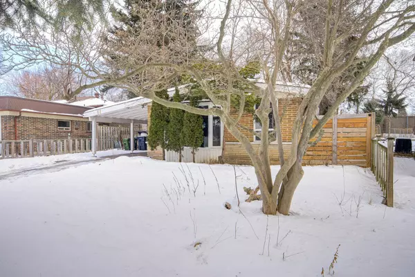 Toronto C15, ON M2J 3E4,61 Kingslake RD