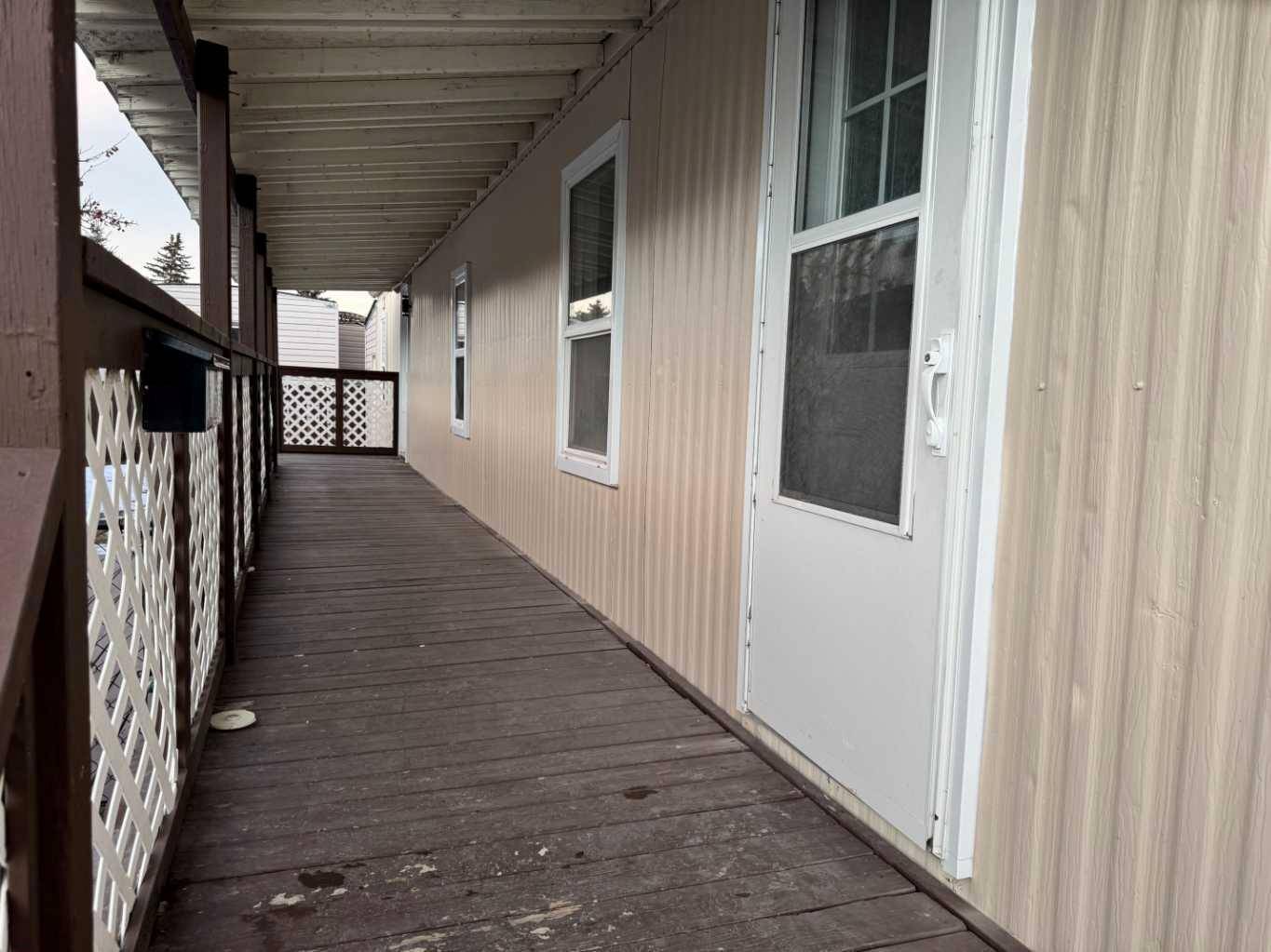 Calgary, AB T3B 5N3,3223 83 ST NW #185