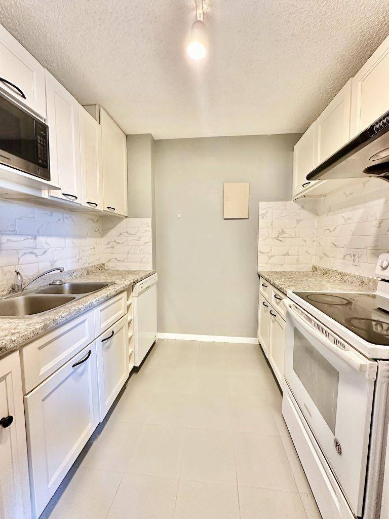 Calgary, AB T2W6J3,4944 Dalton DR NW #702