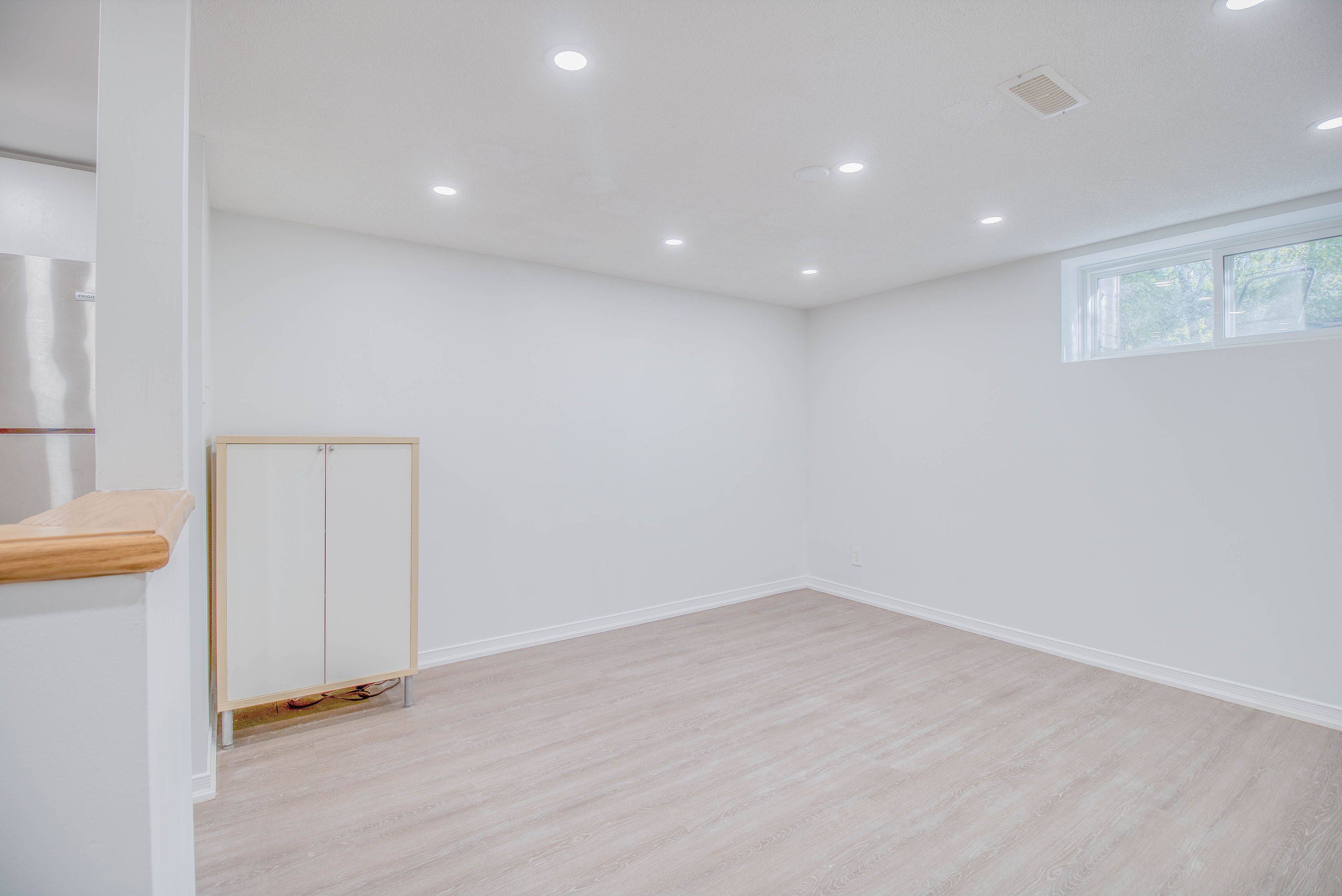 Aurora, ON L4G 2B4,65 Davis RD #Basement #2