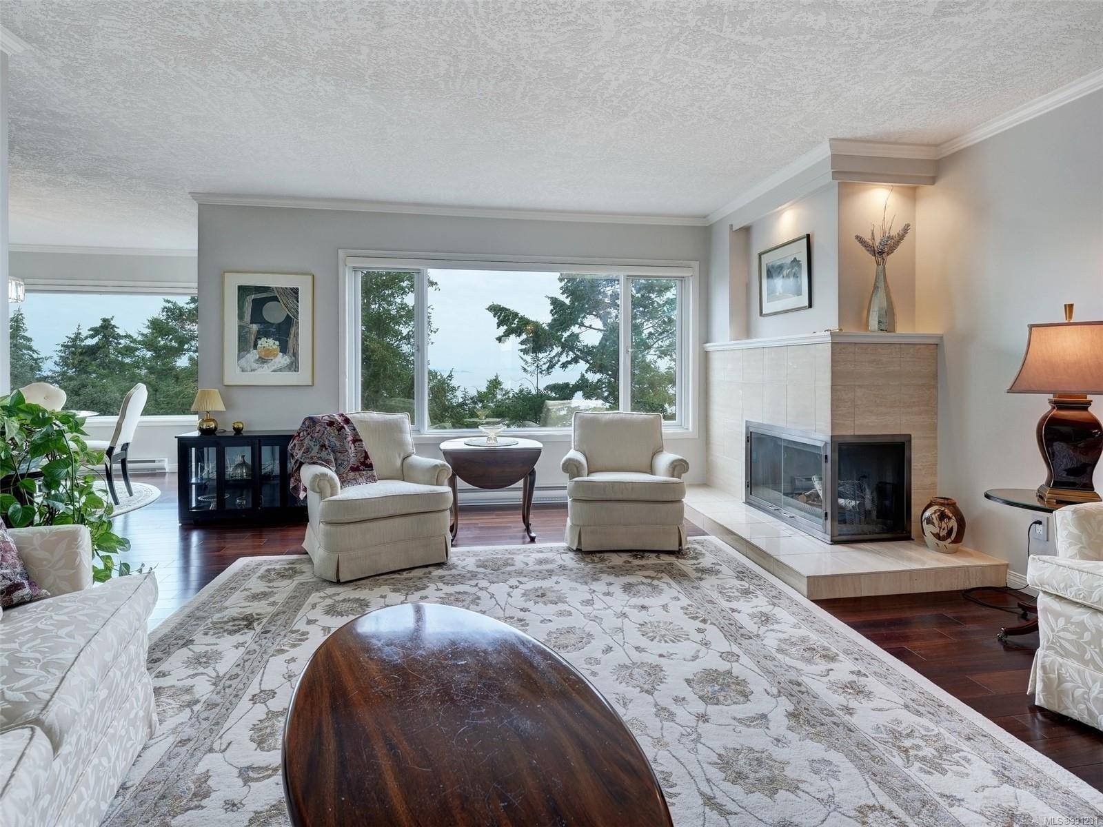 Saanich, BC V8N 5X5,2829 Arbutus Rd #2301