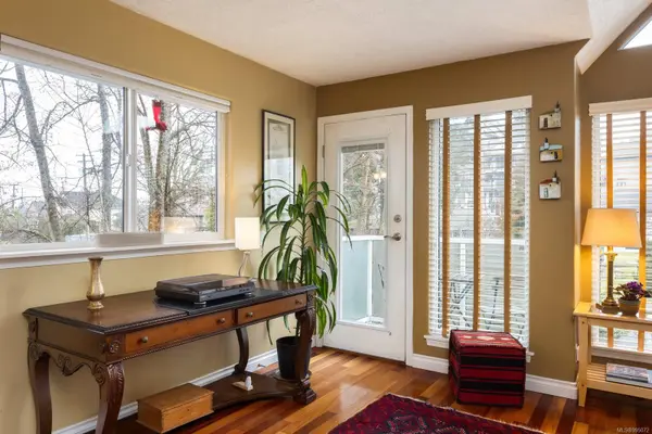 Esquimalt, BC V9A 5K6,1028 Wychbury Ave