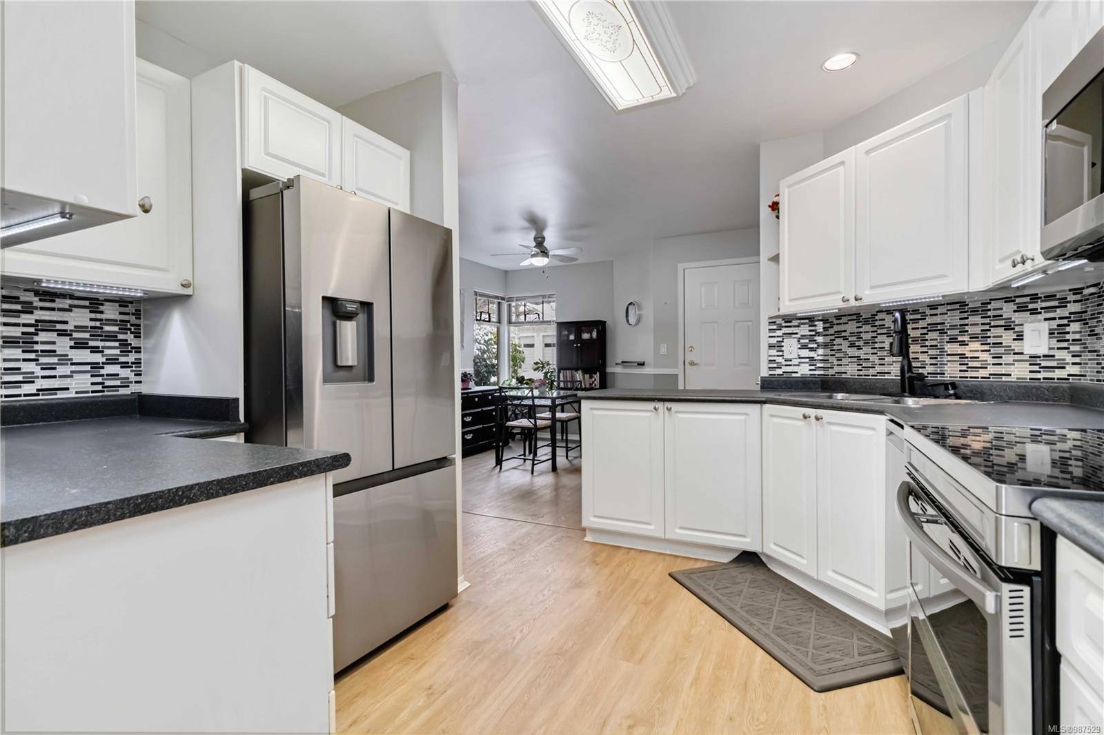 Esquimalt, BC V9A 7L9,850 Parklands Dr #51