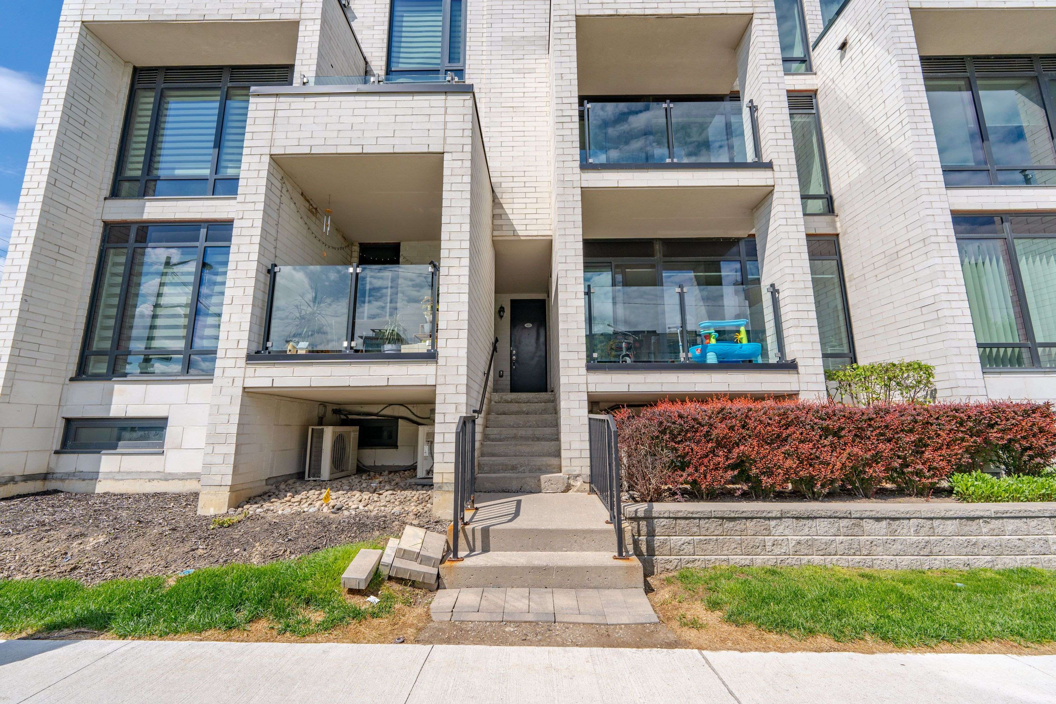 Toronto W09, ON M9R 0A9,130 Widdicombe Hill BLVD #414