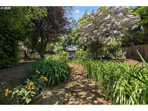 Milwaukie, OR 97222,8626 SE 28TH PL