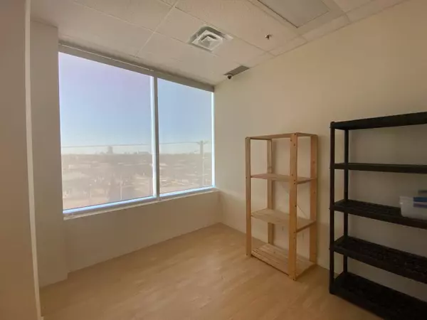 Markham, ON L3R 1S2,7130 Warden AVE #403