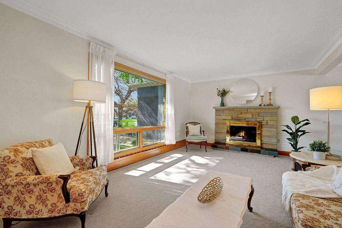 Vanier And Kingsview Park, ON K1K 3M5,723 Luc ST