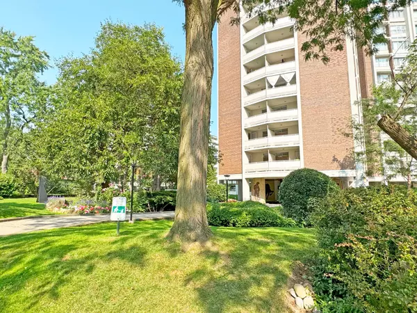 Toronto C02, ON M4V 2C4,9 Deer Park CRES #1505