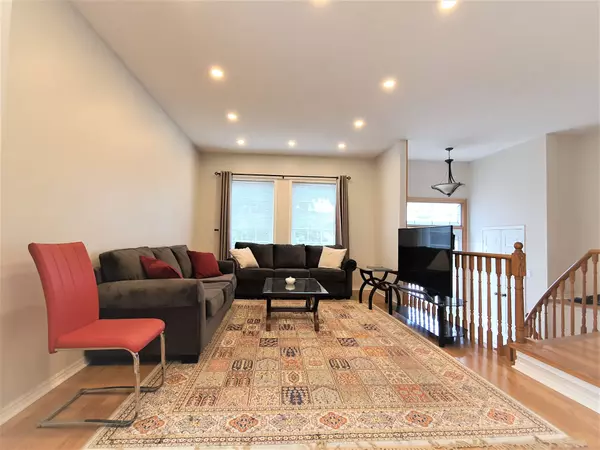 Newmarket, ON L3Y 6R3,312 Harewood BLVD #UPPER