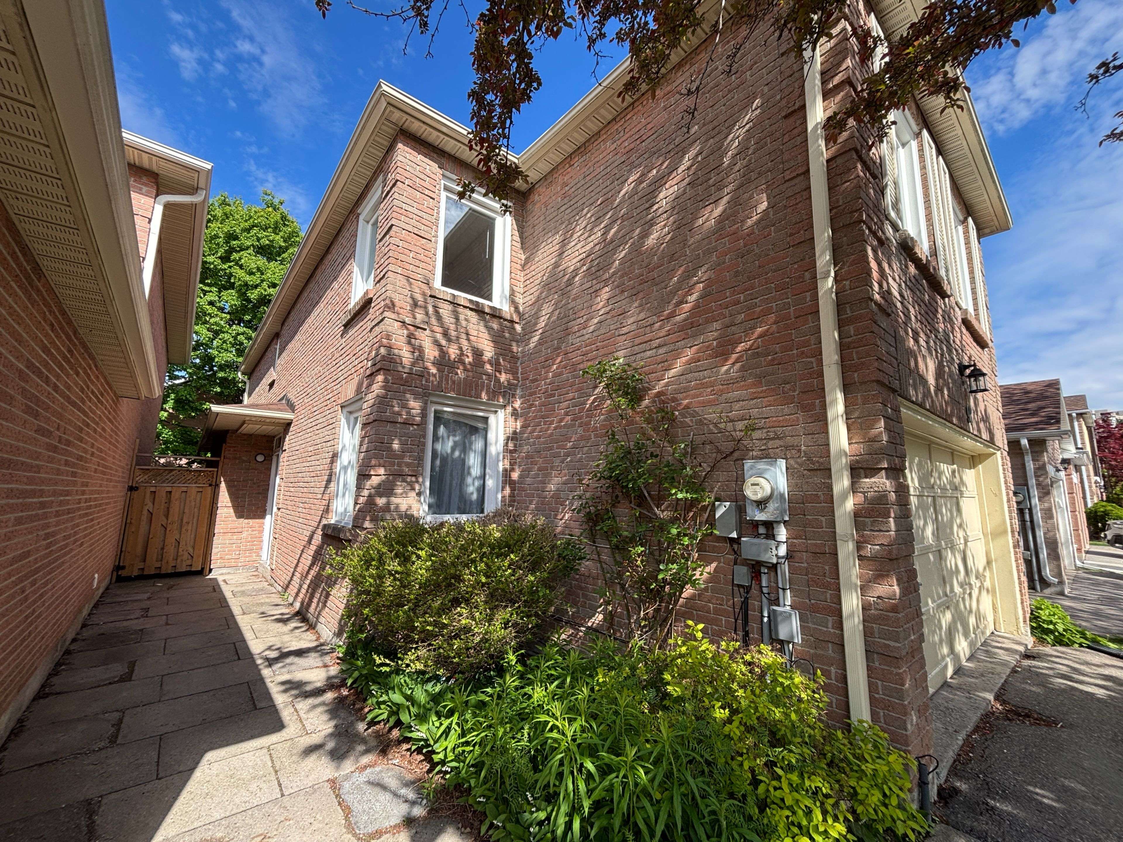 Vaughan, ON L4J 2Y2,98 McMorran CRES