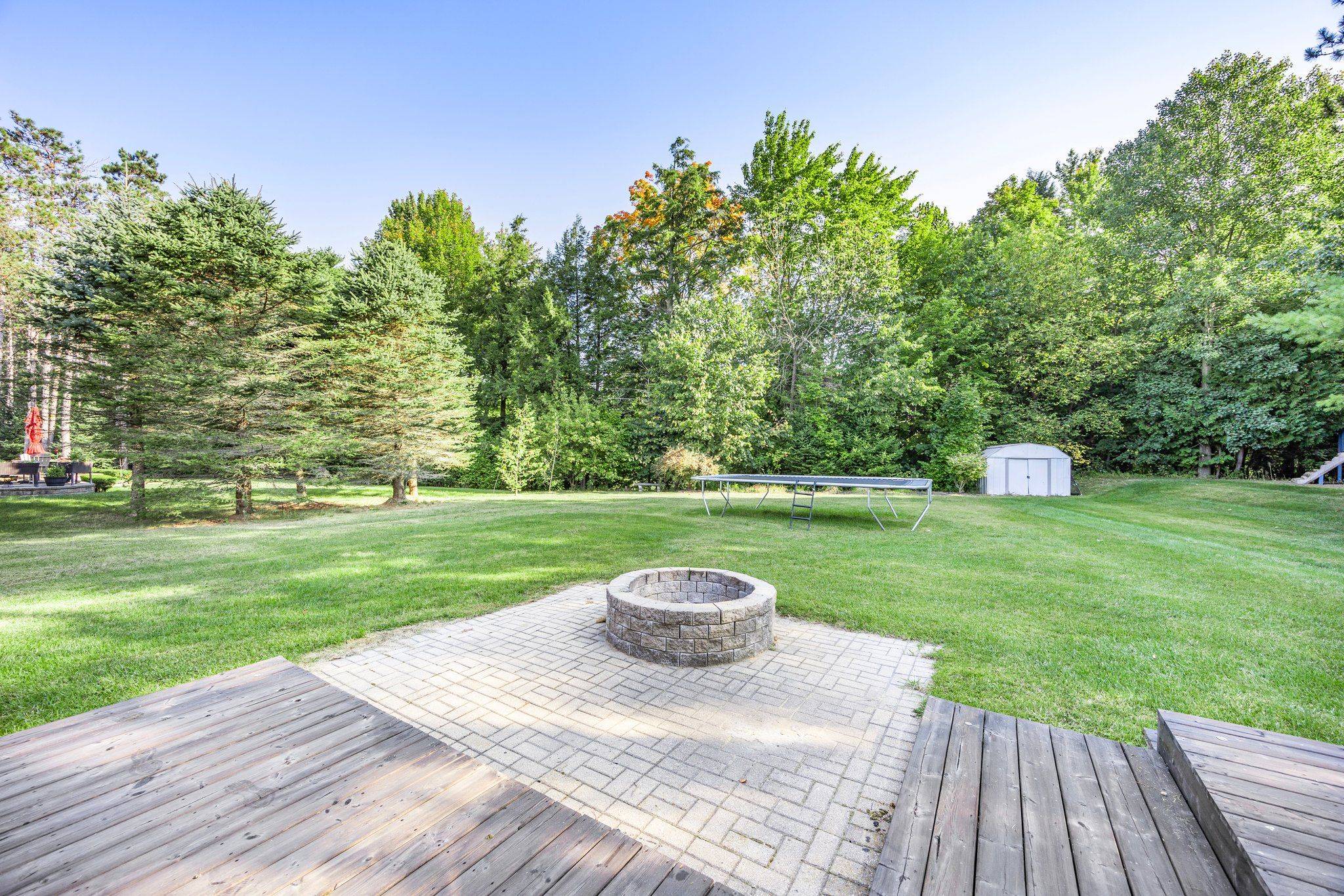 Springwater, ON L9X 0N4,38 Lilac LN