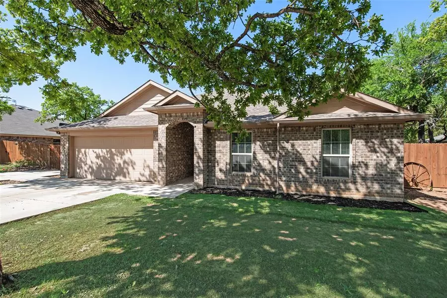 207 Shady Oaks Drive, Runaway Bay, TX 76426