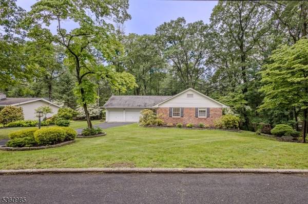7 Deer Path, Green Brook Twp., NJ 08812