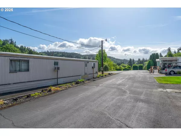 Castle Rock, WA 98611,855 HAZEL DELL RD