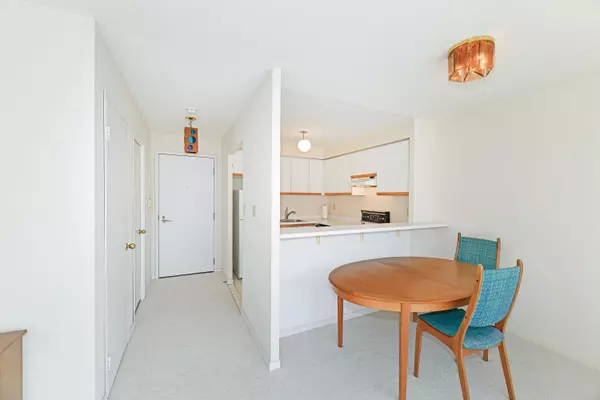 Toronto W06, ON M8V 3X1,2261 Lakeshore BLVD W #528