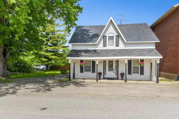 17 Water ST W, Rideau Lakes, ON K0G 1V0