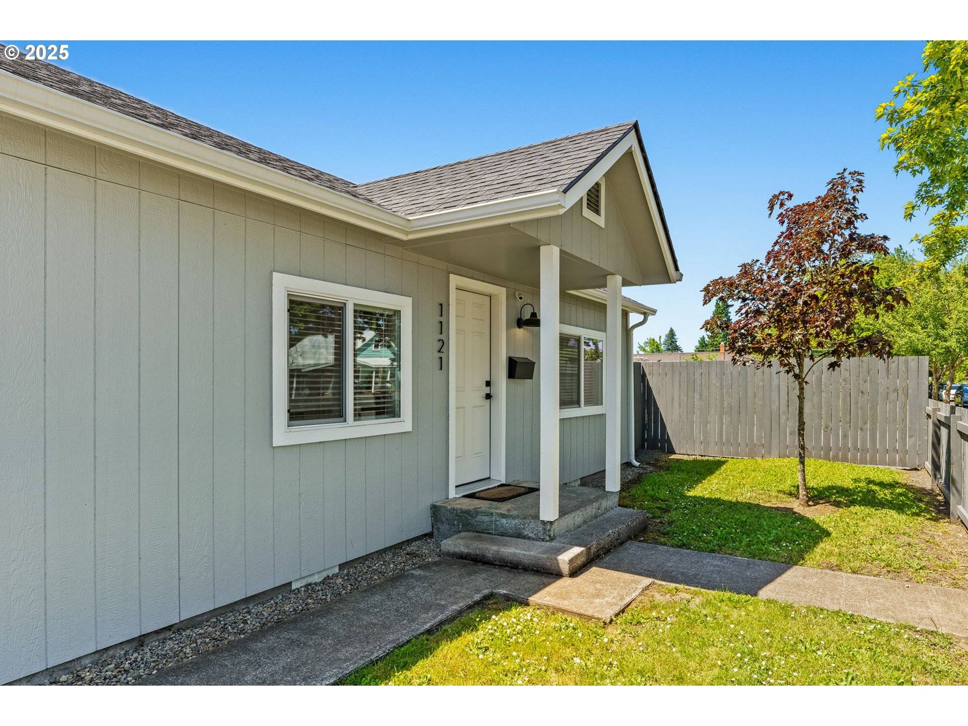 Springfield, OR 97477,1121 D ST