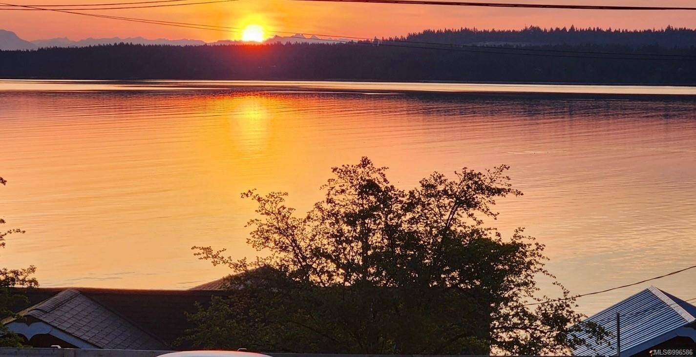 Union Bay, BC V0R 3B0,5693 Island Hwy S