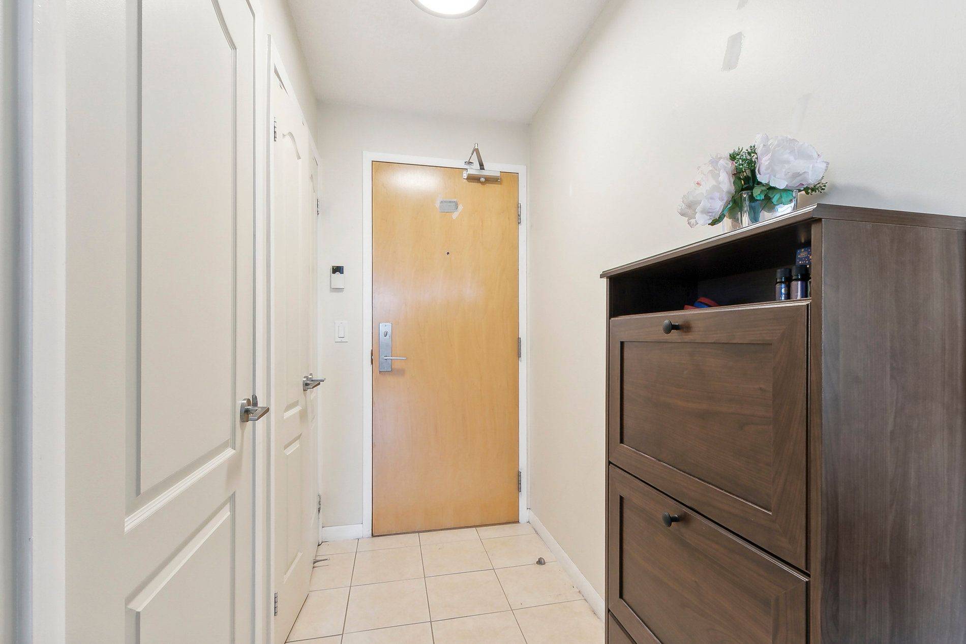 Toronto W06, ON M8Y 0A1,185 Legion RD N #1005