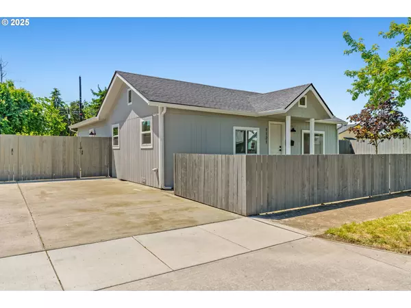 1121 D ST, Springfield, OR 97477